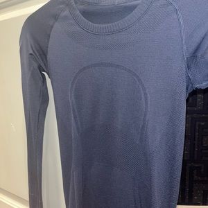 RARE COLOR LULULEMON LONGSLEEVE